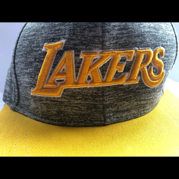 Los Angeles Lakers SnapBack by adidas - Picture 5 of 5